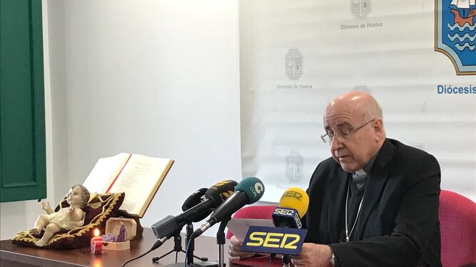 El Obispo de Huelva durante su mensaje navideño,  hoy.