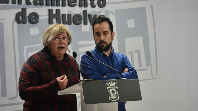 Mónica Rossi y Jesús Amador, durante una rueda de prensa en el Ayuntamiento,