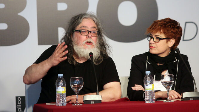 El escritor y traductor serrano Manuel Moya, durante una intervención en la Feria del Libro de Córdoba.