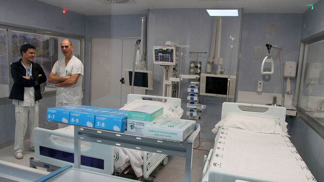 Visita a la nueva Unidad de Cuidados Intermedios del Hospital Juan Ram&oacute;n Jim&eacute;nez, en im&aacute;genes