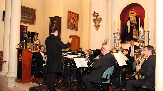 La Banda Municipal de Música de Huelva ofreció un concierto en la ermita de la Soledad.