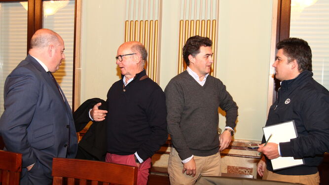 Reuni&oacute;n de las hermandades de Semana Santa con el alcalde de Huelva, Gabriel Cruz