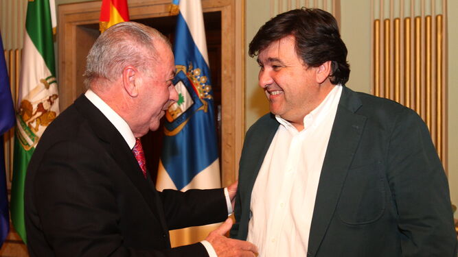 Reuni&oacute;n de las hermandades de Semana Santa con el alcalde de Huelva, Gabriel Cruz