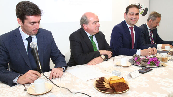 Desayuno coloquio 'Oportunidades de negocio surgidas al amparo del Plan Estrat&eacute;gico del Puerto de Huelva con visi&oacute;n a 2022'