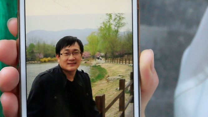 Fotografía en un móvil que muestra al abogado Wang Quanzhang.