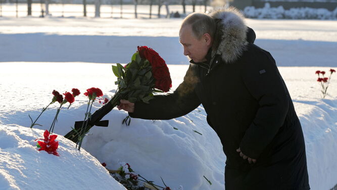Vladimir Putin en una ceremonia por las víctimas de la Segunda Guerra Mundial.