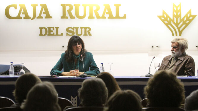 Conferencia de la rectora ayer en la Caja Rural del Sur.