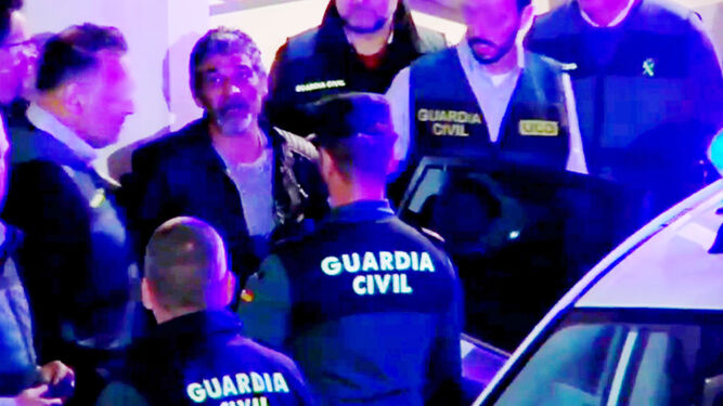 Bernardo Montoya a la salida de los juzgados de Valverde camino de prisión.