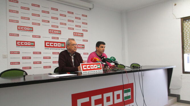Diego Román junto a Emilio Fernández en su comparecencia durante la mañana de ayer en CCOO.