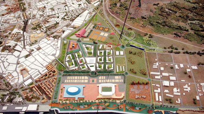 Maqueta inicial del Ensanche Sur. El centro comercial iba a estar construido a finales de 2012 junto al estadio Nuevo Colombino.
