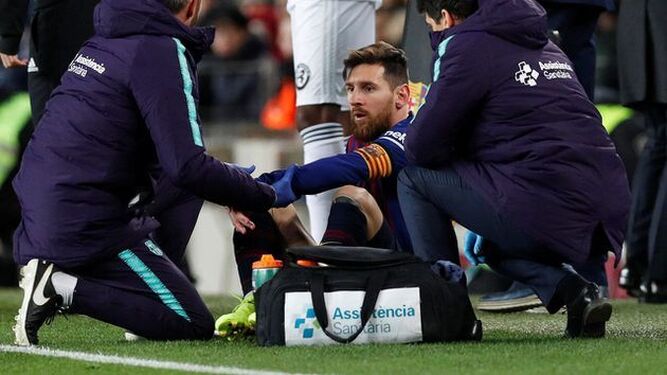 Leo Messi en el suelo