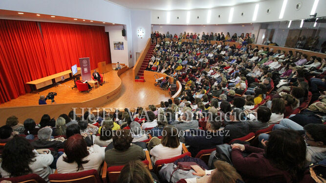 Boris Izaguirre presenta "Tiempo de Tormentas" en la Universidad de Huelva, en im&aacute;genes
