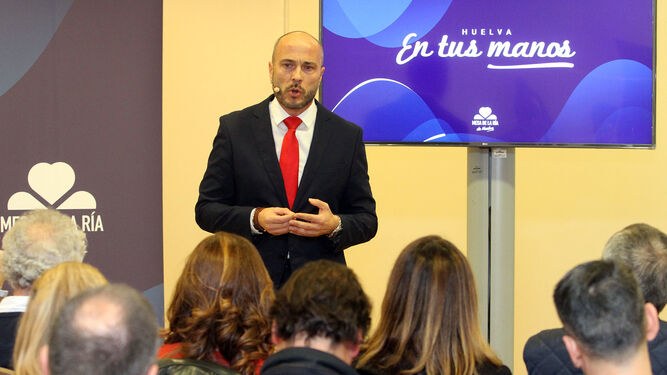 Rafael Gavilán presenta el lema de Mesa de la Ría para las próximas elecciones, en el Hotel Tartessos.