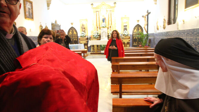 Llegada de la nueva imagen de Nuestra Se&ntilde;ora del Carmen a las hermanitas de la Cruz