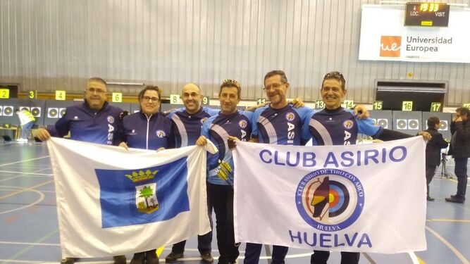 Los seis representantes del Club Asirio en Madrid.