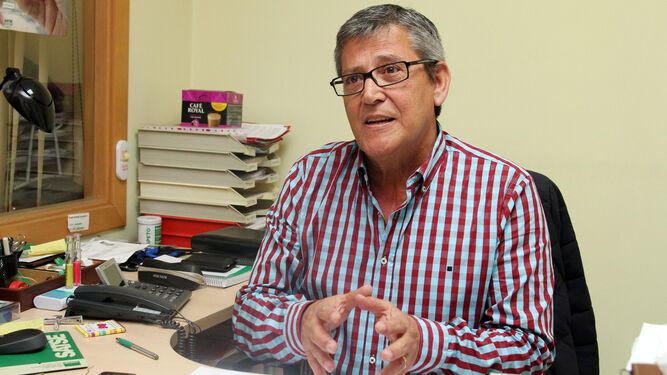 Antonio Botello, en su despacho de la sede de Satse-Huelva.