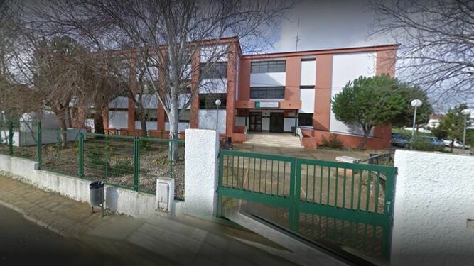 Imagen de la entrada del Instituto de Educación Secundaria del Andévalo situado en la Puebla de Guzmán.