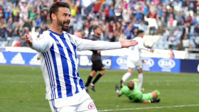Chico Díaz celebra el gol de Ródenas a El Ejido.