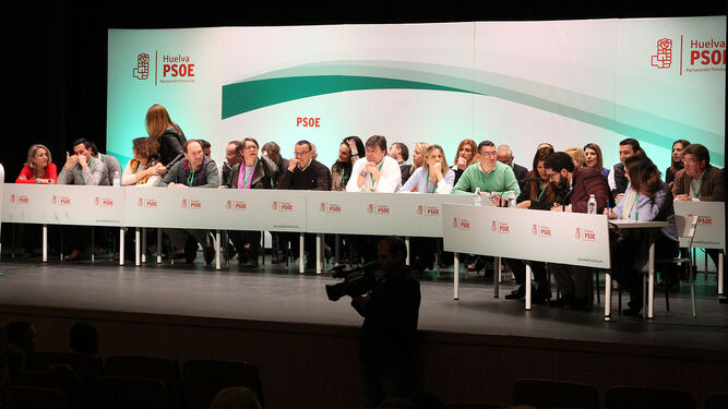 Inicio del Comité Provincial Extraordinario del PSOE, celebrado ayer en el Teatro Municipal de Trigueros.