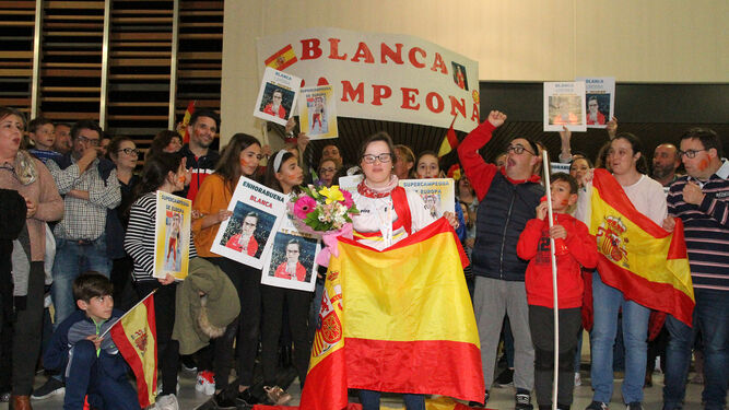 Blanca Betanzos, campeona de Europa en atletismo, a su llegada a Huelva, en im&aacute;genes