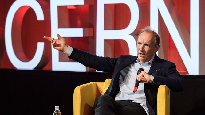 Tim Berners-Lee, el 'padre' de  internet, durante su conferencia en el CERN.