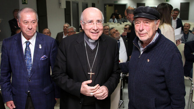 Jos&eacute; Vilaplana, obispo de Huelva, es galardonado por la Fundaci&oacute;n Cajasol, en im&aacute;genes