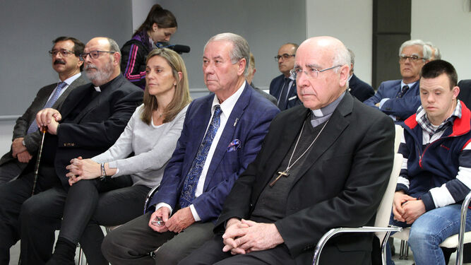 Jos&eacute; Vilaplana, obispo de Huelva, es galardonado por la Fundaci&oacute;n Cajasol, en im&aacute;genes