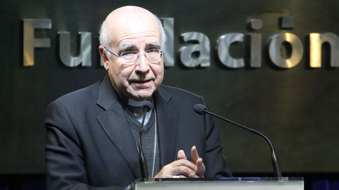 El obispo de Huelva, José Vilaplana, durante su intervención en la entrega del premio Gota Gota de la Fundación Cajasol.
