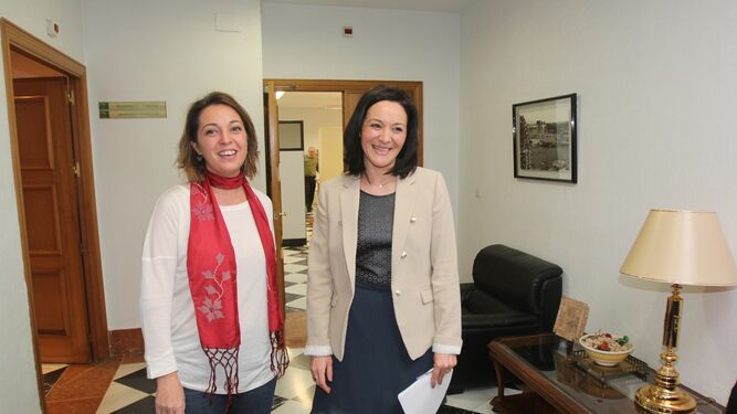 Isabel Ambrosio y Rafaela Crespín, en la Delegación del Gobierno de la Junta