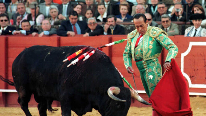 Curro Romero, en una de sus últimas actuaciones en 'su' plaza de toros de Sevilla.