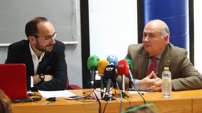Rafael Romero, gerente de Aiqbe, junto a Jorge Fernández de la Moreno, del Grupo Abbsolute, responsable de la campaña.