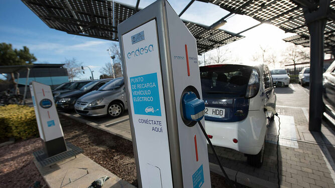 España, entre los países con menos puntos de recarga de coches eléctricos por habitante