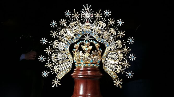 La corona de Nuestra Señora de los Ángeles, de los negritos, lista para la coronación