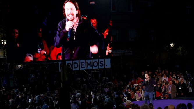 Pablo Iglesias se dirige a los simpatizantes de Podemos en el acto de su regreso en Madrid.