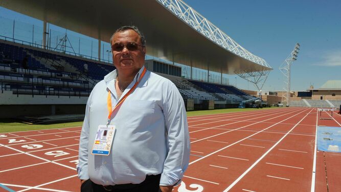 Manuel Prado, fotografiado en el estadio de Bahía Sur en 2010 durante la celebración de los Juegos Iberoamericanos de Atletismo.