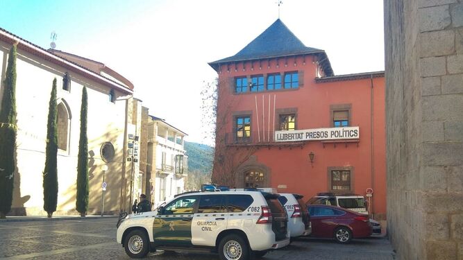 La Guardia Civil registra la sede el Ayuntamiento de La Seu d'Urgell, donde gobierna PdeCat, por fraude.