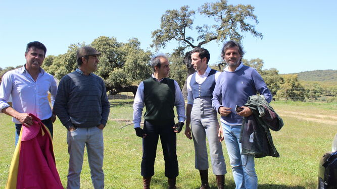 Contreras, Carvajal, Tono Chamaco, Miranda y Buendía antes de la tienta en Zufre.