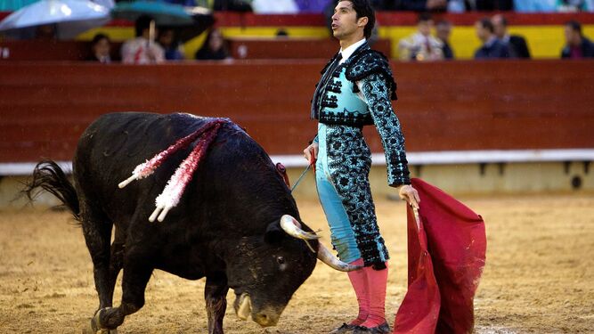 Cayetano, en un muletazo a uno de sus toros en el cierre de la Feria de Castellón.