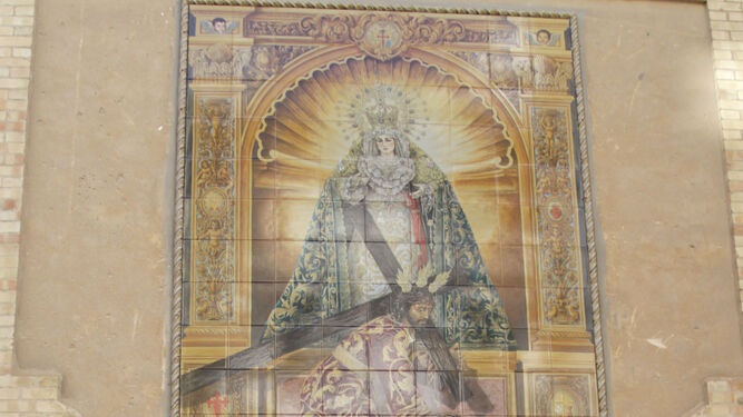 Inauguraci&oacute;n del retablo cer&aacute;mico conmemorativo de la Hermandad de las Tres Ca&iacute;das de Huelva.