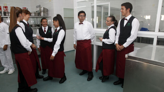 Alumnos de la Escuela de Hostelería, durante una visita guiada al inicio del curso.