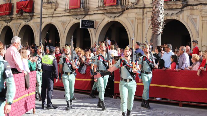 Recibimiento a la Legi&oacute;n en las calles del centro de Huelva