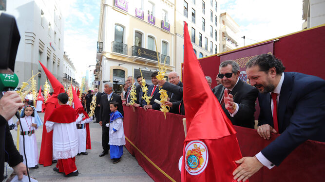 Im&aacute;genes del recorrido de la Borriquita  por las calles de Huelva