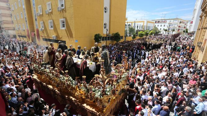 Im&aacute;genes del recorrido de la Sagrada Cena por las calles de Huelva