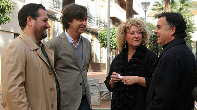 Wenceslao Font, segundo de la imagen por la izquierda, junto a Pilar Marín y otros colaboradores del equipo de la candidata a la Alcaldía.