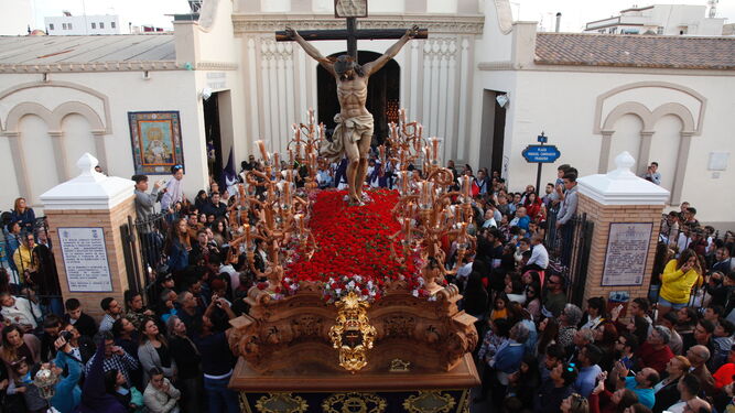 Salida del Cristo de la Buena Muerte de Isla Cristina.