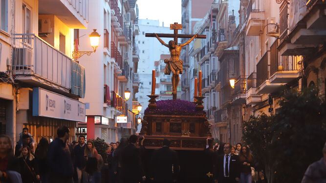 Procesi&oacute;n de la Misericordia por las calles de Huelva