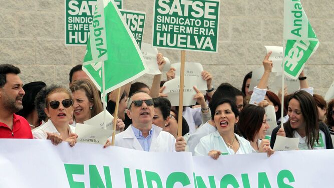 Una concentración pasado de Satse en las urgencias del Hospital Juan Ramón Jiménez.