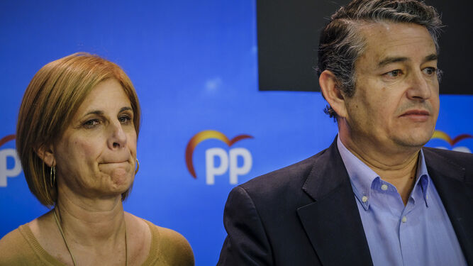 García-Pelayo y Sanz, durante su intervención en la sede del PP valorando los resultados.