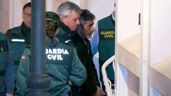 Bernardo Montoya es conducido ante la juez de Valverde el pasado 21 de diciembre para prestar la declaración que no fue grabada.