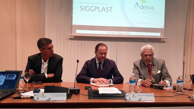 Antonio Morera Vallejo y José Luis García-Palacios presentan junto a Guillermo Caballero el nuevo modelo de gestión del residuo plástico agrícola.